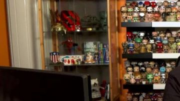 La réplica del escudo MarvelTM del Capitán América 1940 1/6 de Linksthesun vista en el video polisse - 50/50 (revisión)