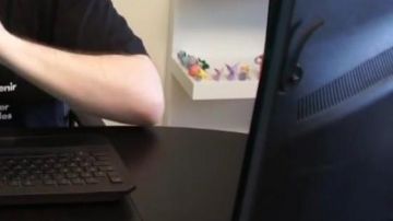 La estatuilla de Pokemon Chovsourir vista en el video de Linksthesun "Last Dance - Indila"