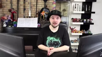 The figure Yveltal in the Youtube video Is it that you love me Maitre Gims of LinksTheSun