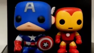 The figurine funko pop Captain america in the youtube video theories of fan cinema to LinksTheSun