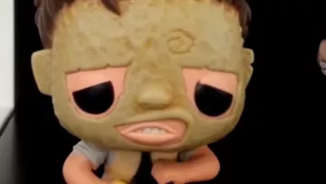 La figura funko pop de Leatherface en el video de youtube de LinksTheSun Teorías de los fanáticos en el cine