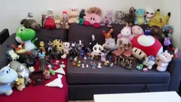 Cuddly toy a classic 25 cm Kirby in the video "Culture Point : The theories of fan film (part 1)" LinksTheSun
