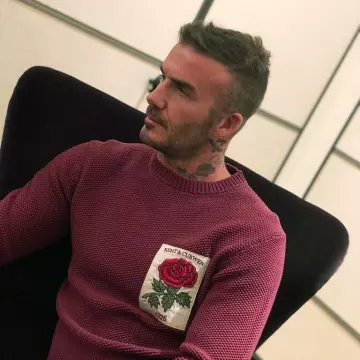 Le pullover rouge Kent & Curwen de David Beckham sur Instagram
