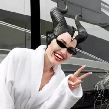 Roberi et la Fraude Frances lunettes de soleil porté par Angelina Jolie dans le Roberi et la Fraude est instagram