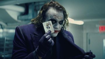 the card of the joker (Heath Ledger) in Batman : The Dark Knight