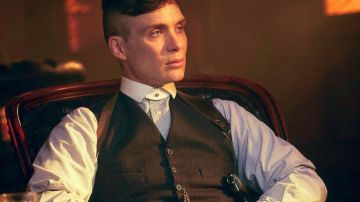 The jacket is striped Thomas Shelby (Cillian Murphy) in Peaky Blinders S02E04