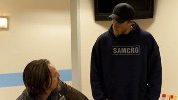 The hoody "SAMCRO" Jax Teller (Charlie Hunnam) in Sons of Anarchy S04E14
