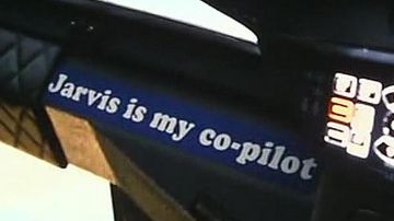 Autocollant "Jarvis is my co-pilot" dans Avengers : l'ère d'Ultron