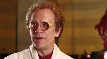 Eyeglasses of Humma Kavula (John Malkovich) in H2G2 : The hitchhiker's Guide to the galaxy