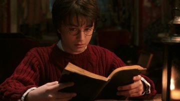The journal de Tom Jedusor potassé by Harry Potter (Daniel Radcliffe) in Harry Potter and the chamber of secrets