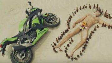 La motocicleta Kawasaki 1000 conducida por Zac Efron en Dirty Papy :p