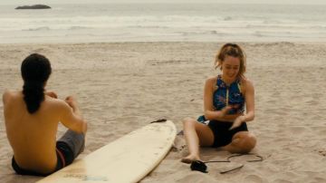 The swimsuit Alicia Clark (Alycia Debnam-Carey) in Fear the Walking Dead S02E12
