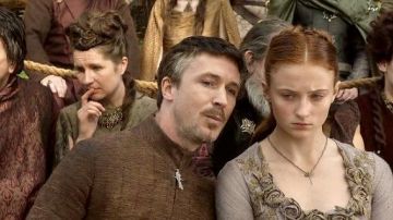 Le collier de Sansa Stark (Sophie Turner) dans game of thrones