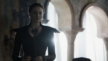 El vestido negro emplumado de Sansa Stark (Sophie Turner) en Juego de Tronos
