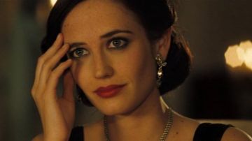 The earrings of Vesper Lynd (Eva Green) in Casino Royale