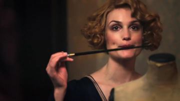 Magic wand Queenie Goldstein in Fantastic Animals