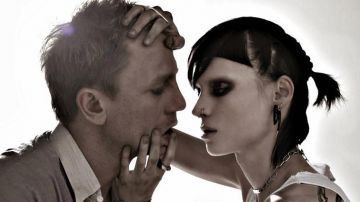 Los pendientes de Lisbeth Salander (Rooney Mara) en Millenium
