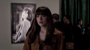 The Trench Coat Sandro of Anastasia Steele (Dakota Johnson) in Fifty Shades darker