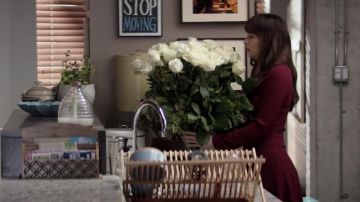 La robe The Kooples de Anastasia Steele (Dakota Johnson) dans Cinquante Nuances plus sombres