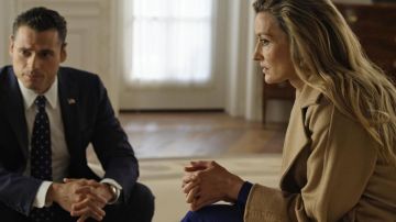 The coat, camel Max Mara Jessica Kirkman (Natascha McElhone) in Designated Survivor