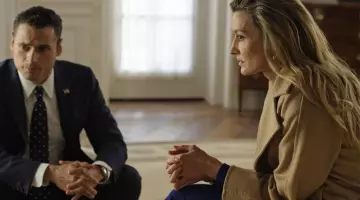 Le manteau camel Max Mara de Jessica Kirkman (Natascha McElhone) dans Designated Survivor
