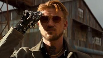 the military jacket of Donald Pierce (Boyd Holbrook) in Logan ...