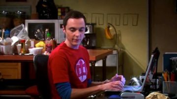 The t-shirt "Greatest American Hero" of Sheldon Cooper in The Big bang Theory