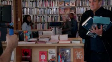 The novel "The Circle" in Castle