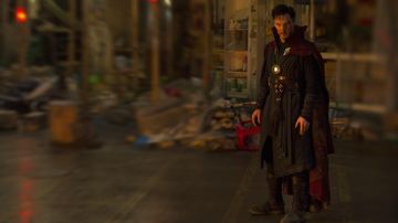 Le manteau de Dr. Stephen Strange (Benedict Cumberbatch) dans Doctor Strange