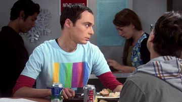 Le t-shirt "mire / Test Pattern" de Sheldon Cooper dans The Big Bang Theory