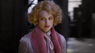 The coat of Queenie Goldstein in Fantastic Animals (Large Size)