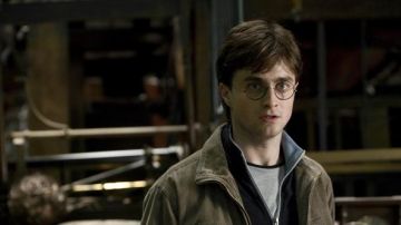 The glasses of Harry Potter (Daniel Radcliffe) in Harry Potter and the deathly hallows