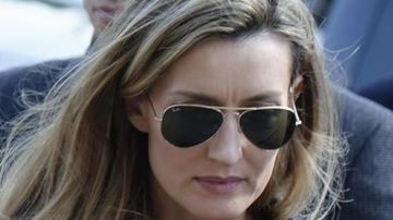 Sunglasses Ray-Ban aviator Alex Kirkman (Natascha McElhone) in Designated Survivor