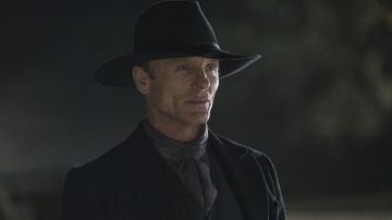 Le chapeau noir de l'homme en noir (Ed Harris) dans Westworld