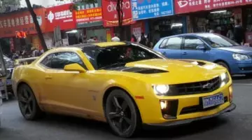 La Chevrolet Camaro jaune et noir dans Transformers
