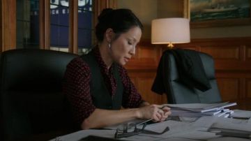 The blouse polka dot Joan Watson (Lucy Liu) in Elementary S05E06