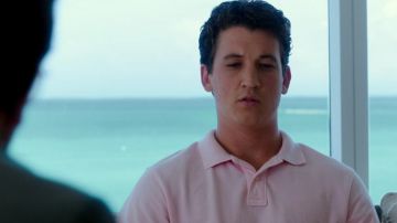 Le polo rose de David Packouz (Miles Teller) dans War Dogs