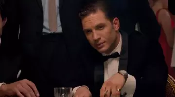 La chemise blanche de Reginald Kray (Tom Hardy) dans Legend