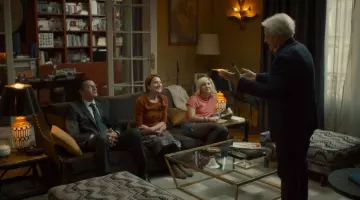 The glass coffee table by Hubert Jacquin (André Dussollier) Adopts a widower