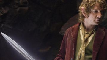 The sword of Bilbo (Martin Freeman) glossy in contact with the goblins in The Hobbit