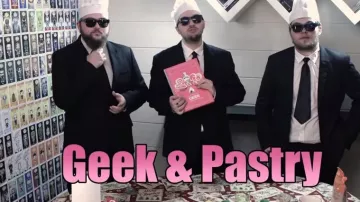 El libro GEEK AND PASTRY en el video de youtube On cuisine la tourte de K des Men in Black!