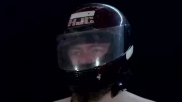 Helmet HJC seen in Interview of the characters - Christmas Linksthesun