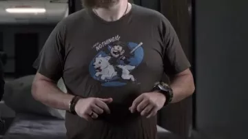 La camiseta de John Snow apareció en el video de Linksthesun "Chansons françaises: le moment où ça a merdé (critique)"