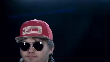 Casquette Wati B vu dans Interview des personnages - Noël de Linksthesun