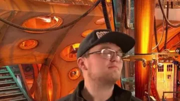 Gotham City Cap apareció en el video de linksthesun "French Songs: The Moment It Screwed Up (Critical)"