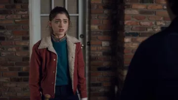 The blue sweater Nancy Wheeler (Natalia Dyer) in Stranger Things S01E05