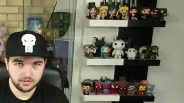 Funko Pop Tuxedo Mask view in I - BigFlo & Oli (critical) (Linksthesun)
