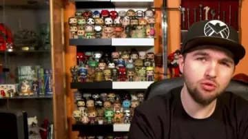 Funko Pop 4th Doctor view in Polisse (poliss) - 50/50 (critical) (Linksthesun)