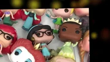 La figurine funko pop de la fée clochette dans la vidéo  Les 10  Meilleurs Superstars de la WWE de Mai 2018 !