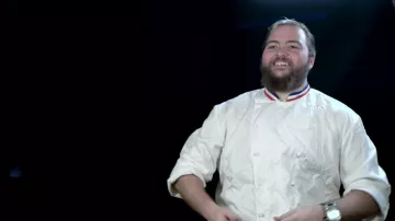 La chaqueta de cocina blanca con cuello tricolor en el vídeoEntrevista en YouTube con los personajes de LinksTheSun